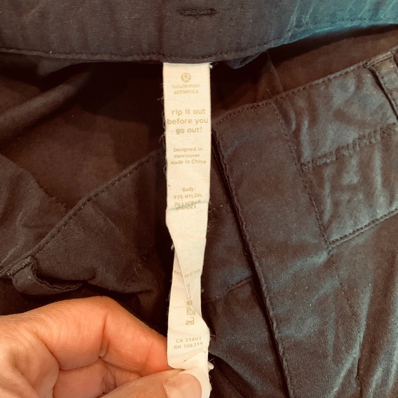 Black Bermuda Lululemon Shorts SZ 4 - Picture 6 of 6